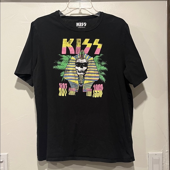 Kiss 1990 Concert  Black Tee with Vibrant Skull Design - Picture 1 of 4